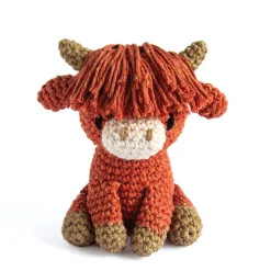 Hoooked Hooked DIY-kit Cow Aidan, virka en söt amigurumi ko, längd 18 cm